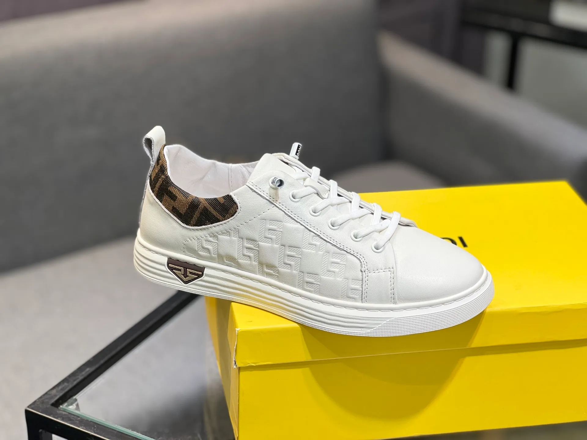 Men's men's shoes 💰400 [FENDI] Spring and Autumn new style 🙈original replica! Reproduced from the original 💯, the workmanship is top-notch, 💪💪💪 cowhide leather upper ➕ genuine leather feet, 👻 suitable for all kinds of travel! Number of yards 38-44